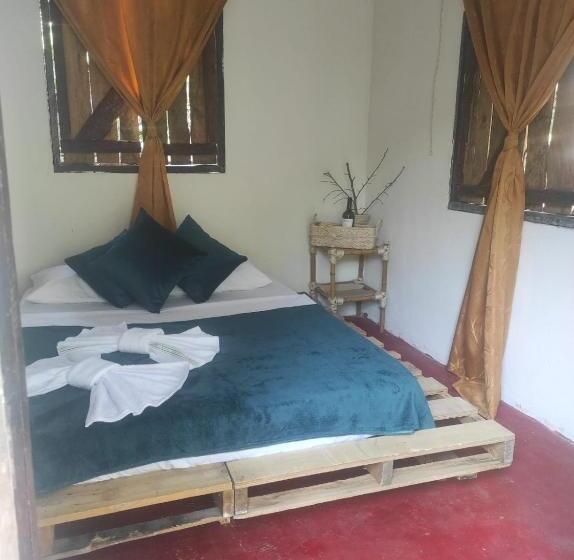 キャビン, Hostal Amaní