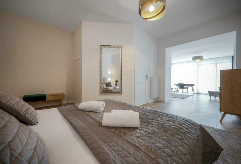 1 Bedroom Apartment Lake View, łaziska