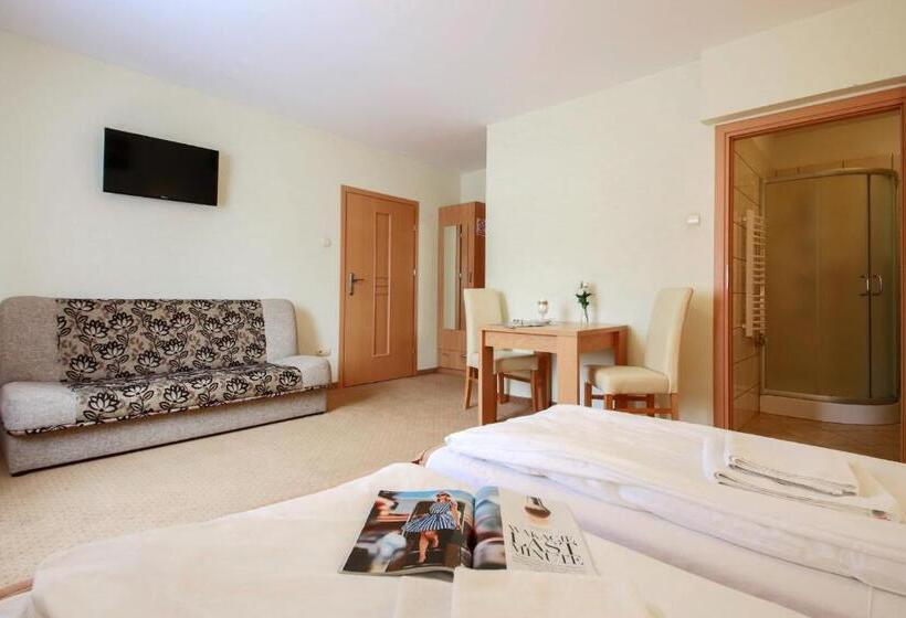 חדר סטנדרט לשלושה, łaziska