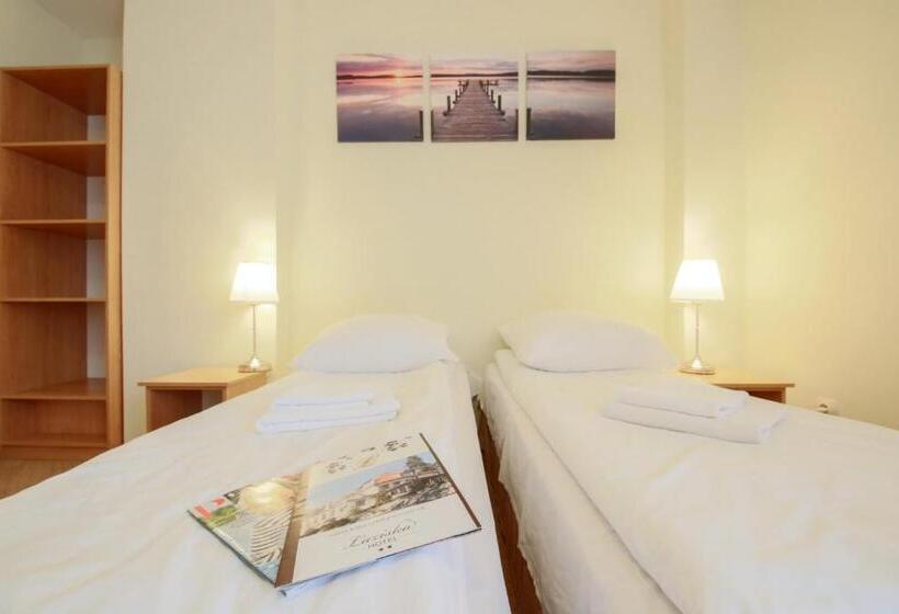 חדר סטנדרט לשלושה, łaziska