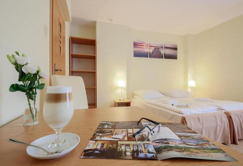 חדר סטנדרט לשלושה, łaziska