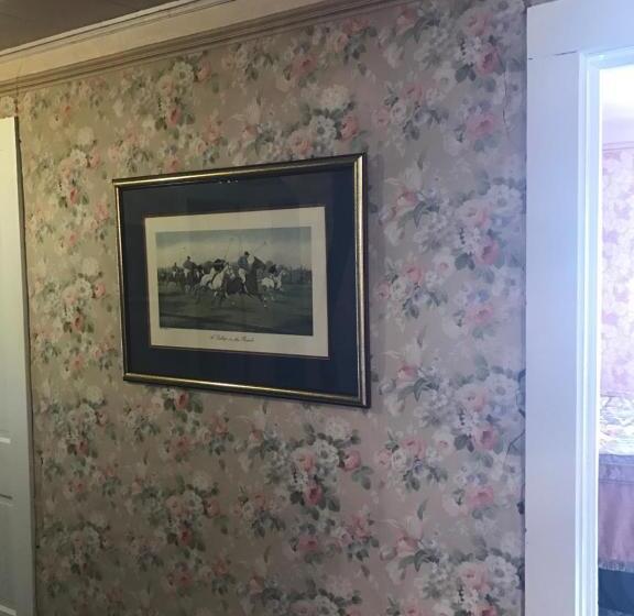 חדר בסיסי, Historic Windsor