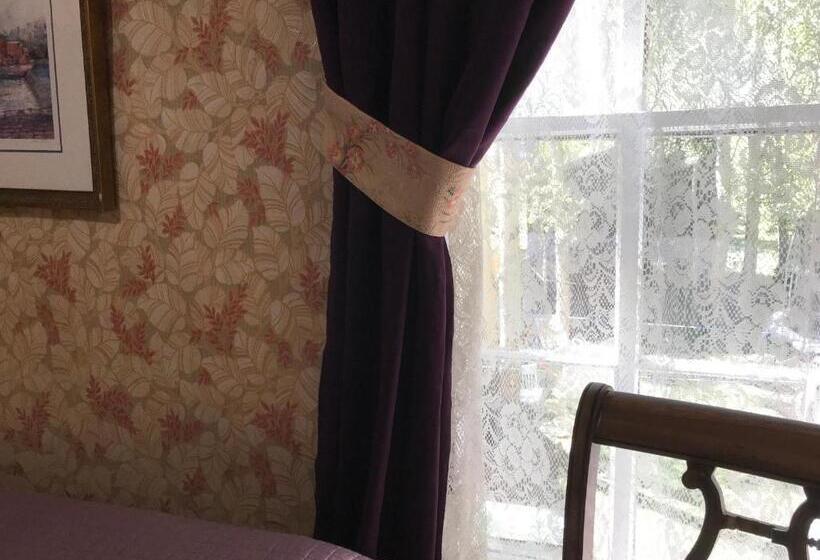 חדר בסיסי, Historic Windsor