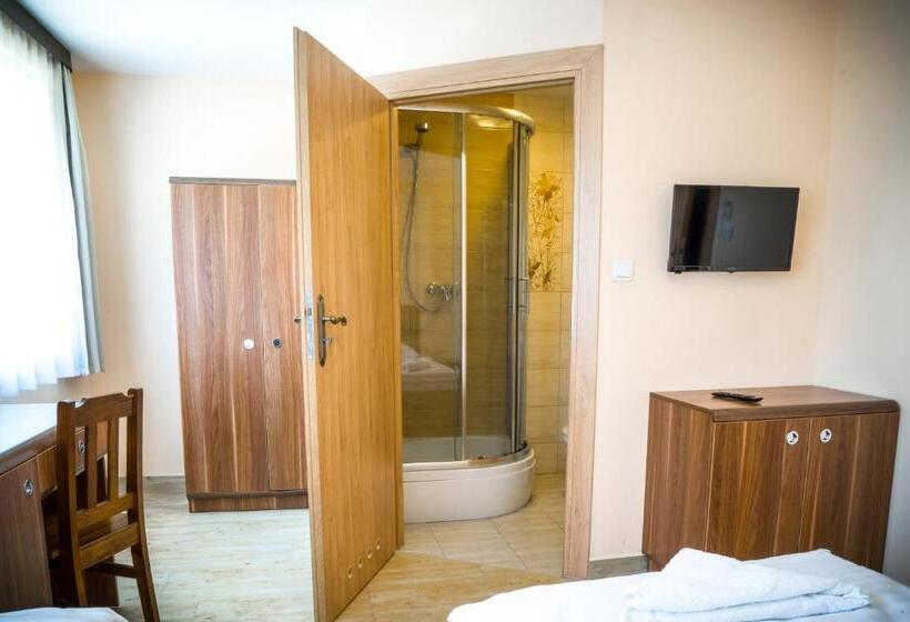 חדר סטנדרט לארבעה, Kompleks Hotelarski Zgoda