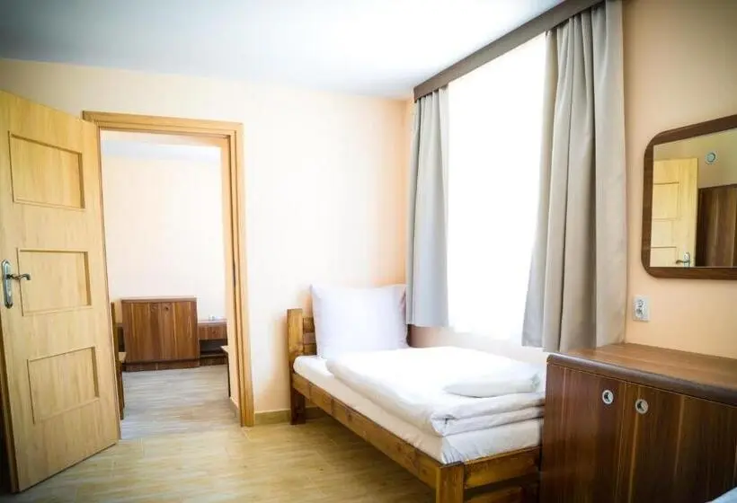 スタンダード4人部屋, Kompleks Hotelarski Zgoda