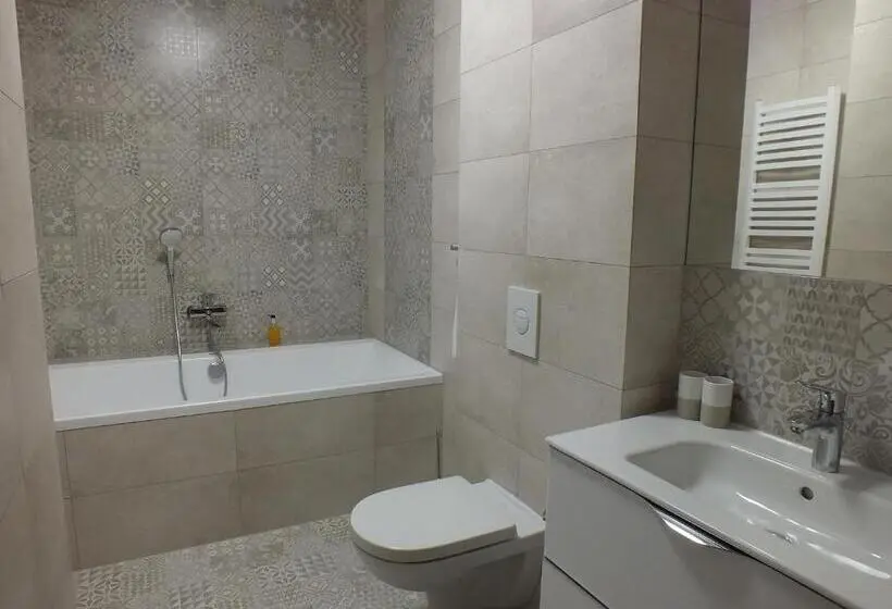 Appartamento 1 Camera da Letto con Balcone, Eco
