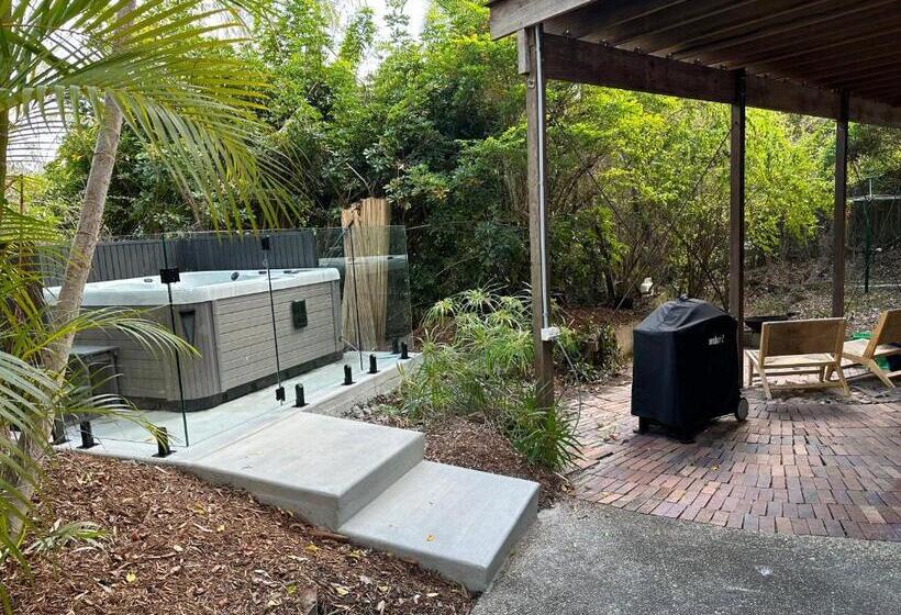 １階の１ベッドルームアパートメント, Hunchy Hideaway