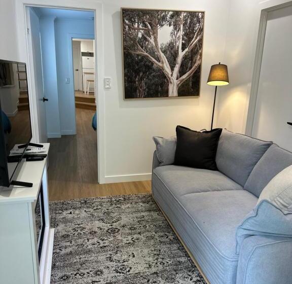 １階の１ベッドルームアパートメント, Hunchy Hideaway