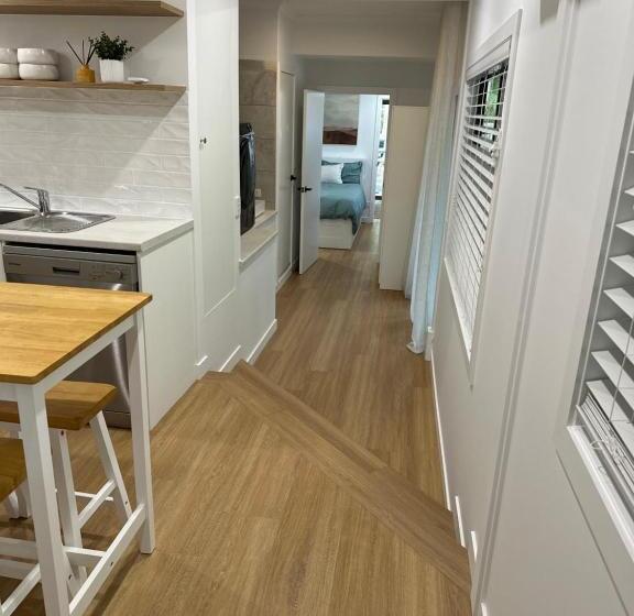 １階の１ベッドルームアパートメント, Hunchy Hideaway