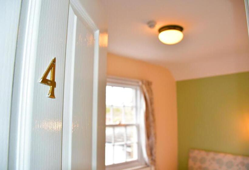 기본룸, Black Bull Godmanchester