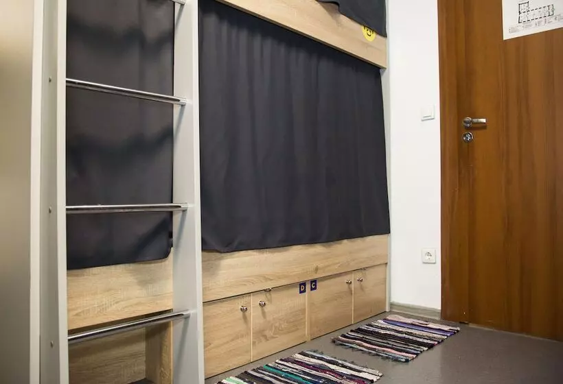 تختخواب در اتاق مشترک, Hostels Rus   Chistye Prudy