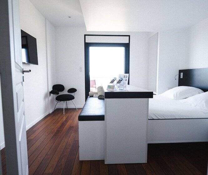 Номер Стандарт с Балконом, Le Grand Hotel De La Plage