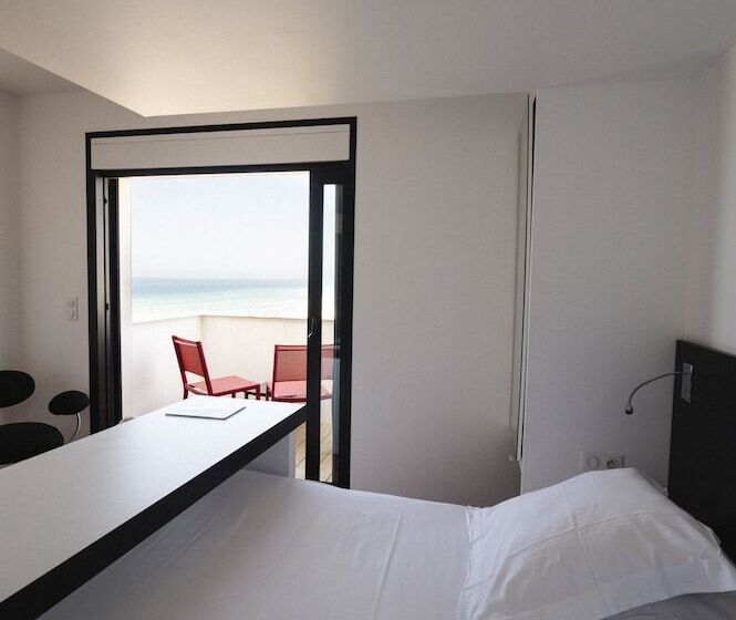 Номер Стандарт с Балконом, Le Grand Hotel De La Plage