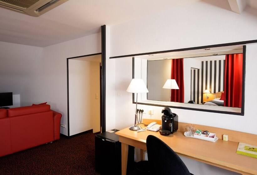 家庭间, Logis Hôtel L Orée De Chartres   Barjouville