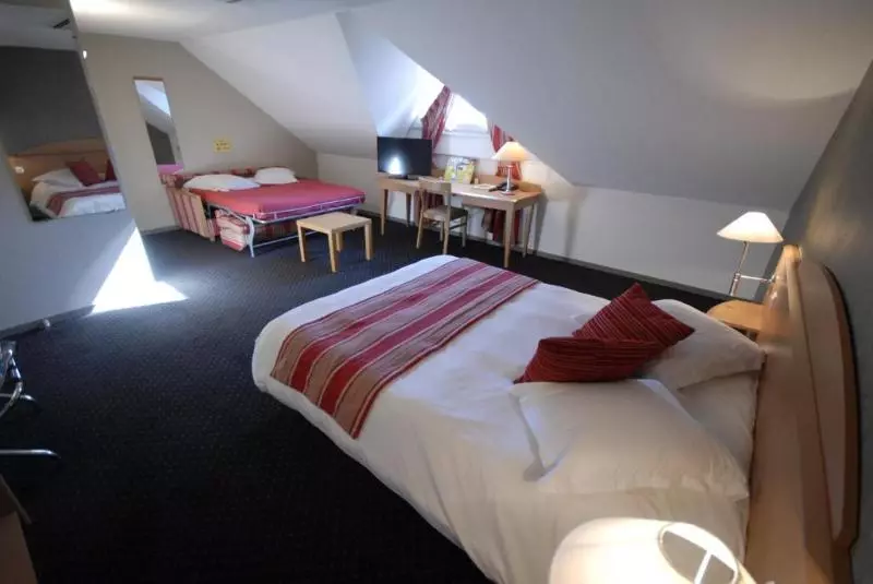 ファミリールーム, Logis Hôtel L Orée De Chartres   Barjouville