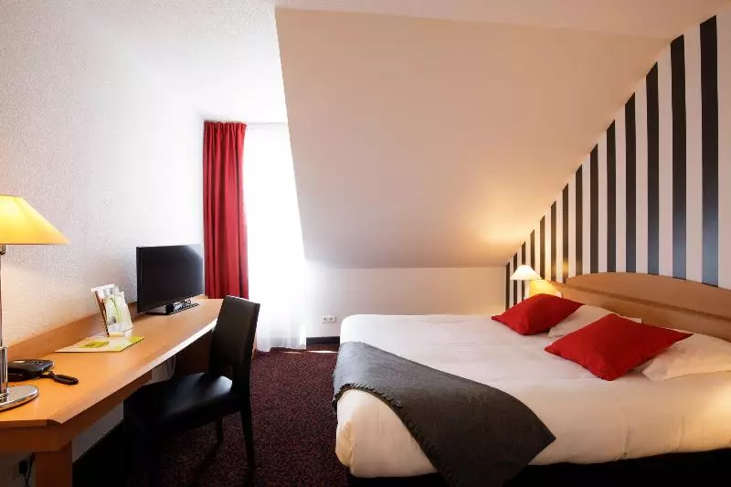 スーペリアールーム, Logis Hôtel L Orée De Chartres   Barjouville
