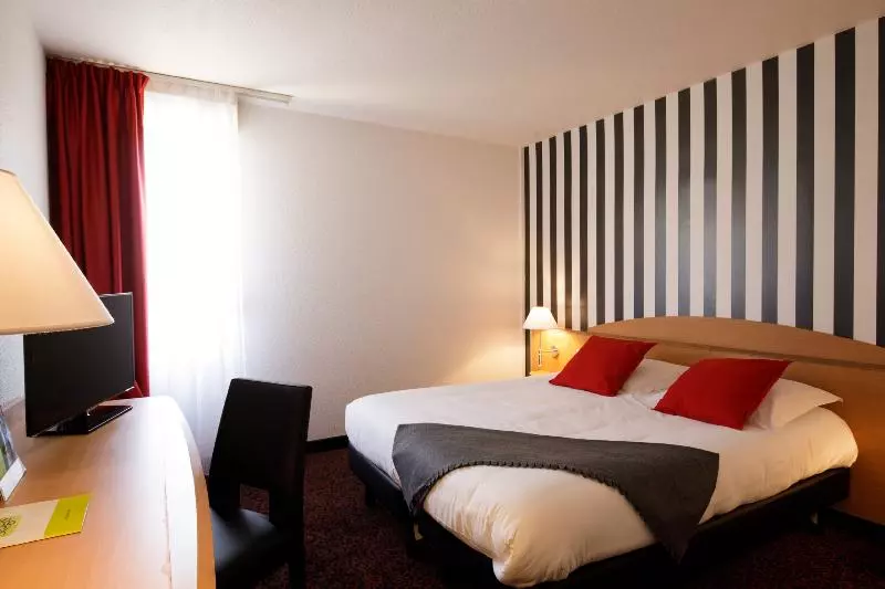 スーペリアールーム, Logis Hôtel L Orée De Chartres   Barjouville