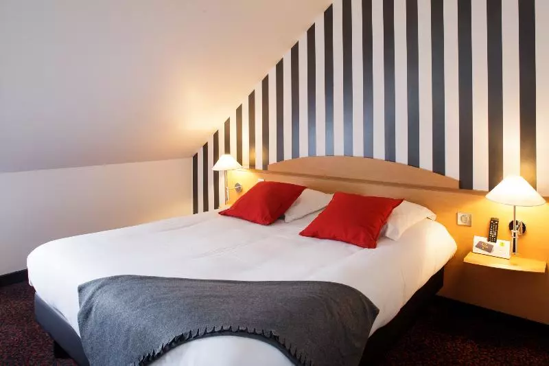 スーペリアールーム, Logis Hôtel L Orée De Chartres   Barjouville