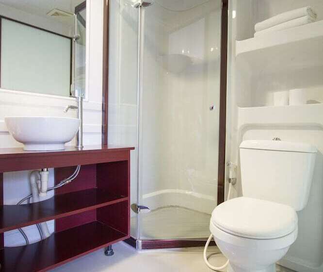 Delüks Oda, Mars City