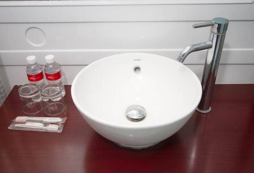 Delüks Oda, Mars City