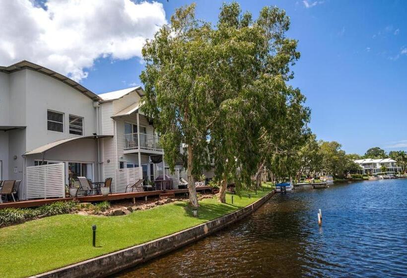 Дом 2 Спальни, Noosa Entrance Waterfront Resort