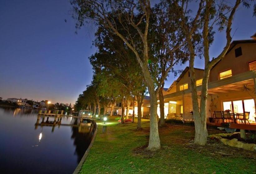 Дом 3 Спальни, Noosa Entrance Waterfront Resort