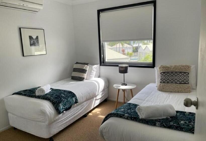 Дом 3 Спальни, Noosa Entrance Waterfront Resort