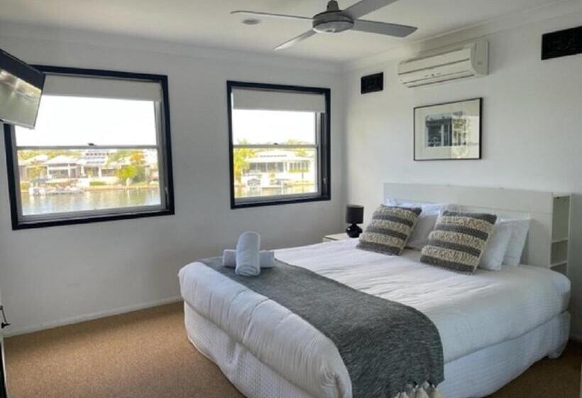 Дом 3 Спальни, Noosa Entrance Waterfront Resort