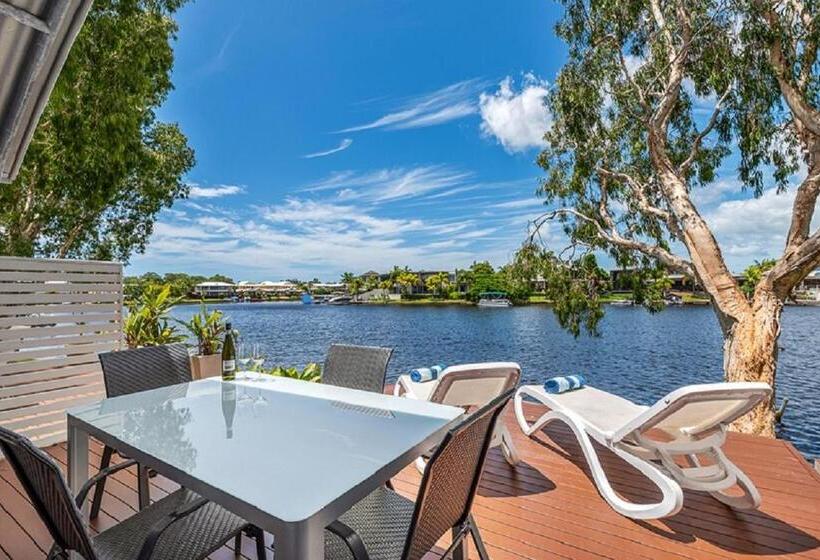 Дом 2 Спальни, Noosa Entrance Waterfront Resort