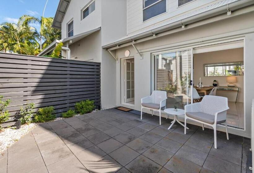 Дом 2 Спальни, Noosa Entrance Waterfront Resort