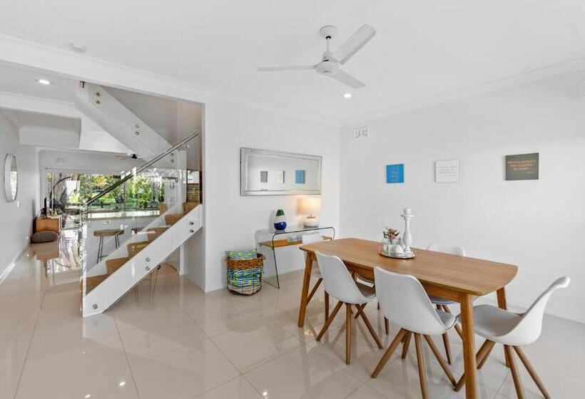 Дом 2 Спальни, Noosa Entrance Waterfront Resort