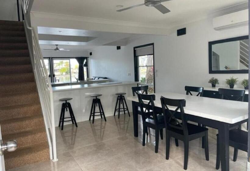 Дом 3 Спальни, Noosa Entrance Waterfront Resort