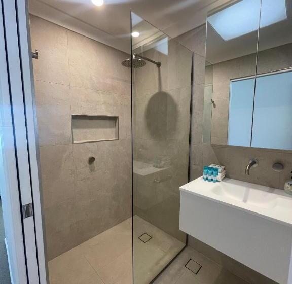 Дом 3 Спальни, Noosa Entrance Waterfront Resort