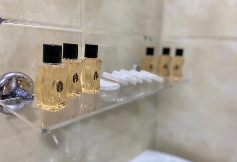 اتاق استاندارد سه نفره, Reydel