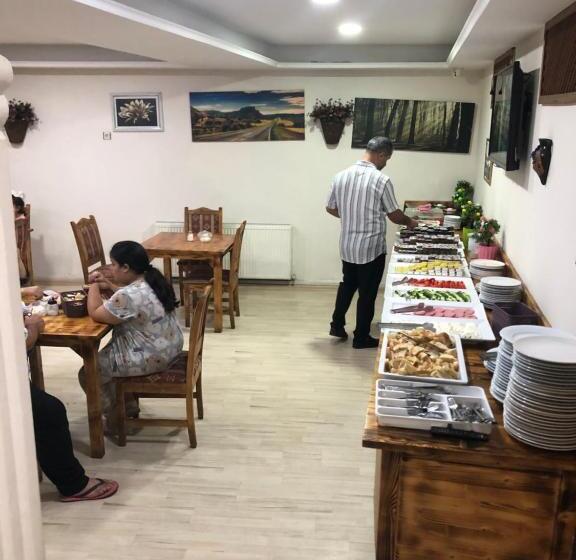 اتاق خانوادگی, Reydel