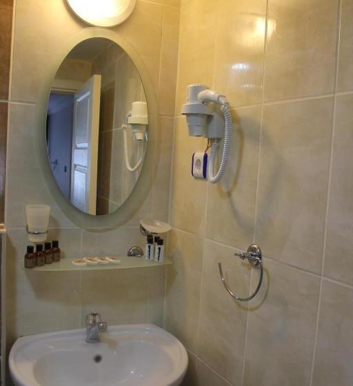 اتاق خانوادگی, Reydel