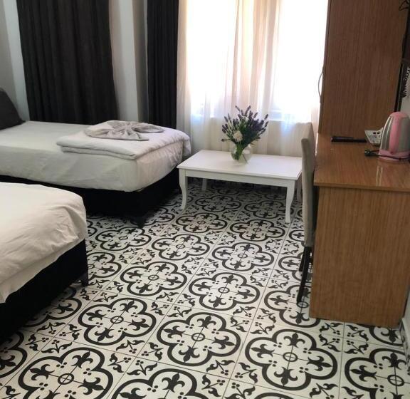 اتاق استاندارد سه نفره, Reydel