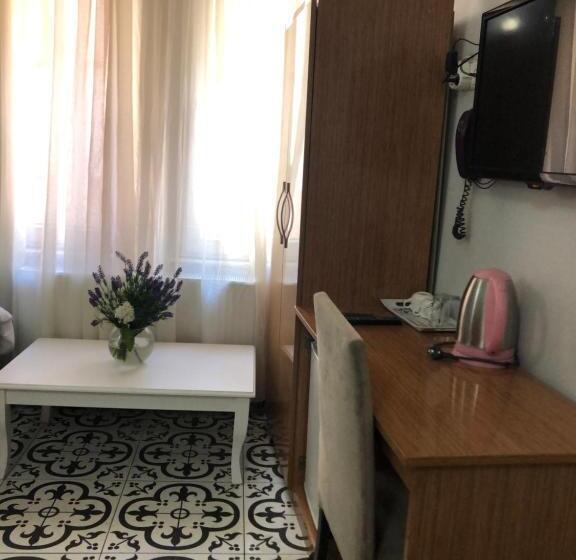 اتاق استاندارد سه نفره, Reydel