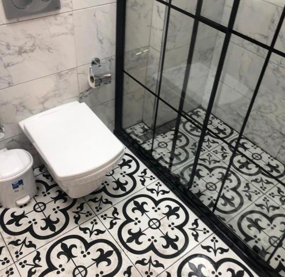 اتاق خانوادگی, Reydel