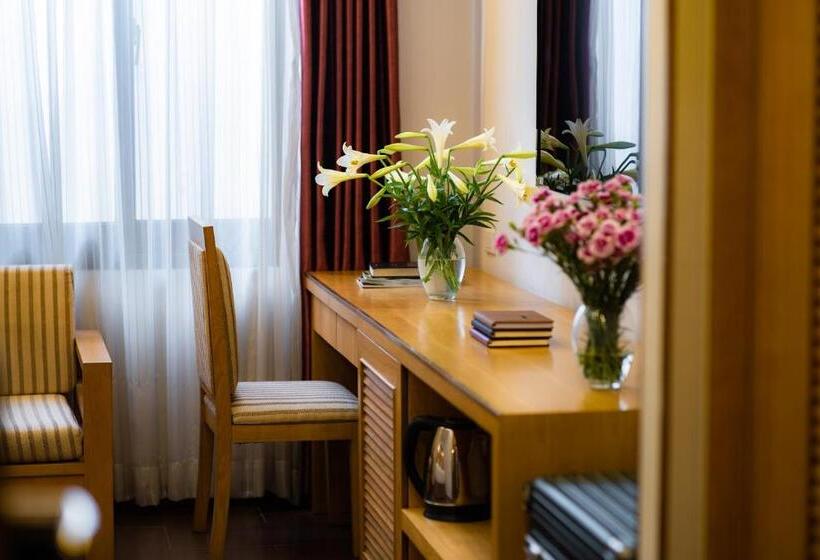 Superior Room, Riverside Hanoi