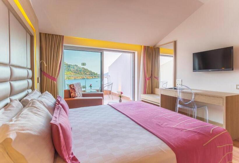 Triple Room Sea View, Orka Lotus Beach