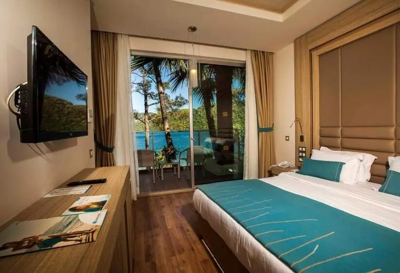 Standard Triple Room Sea View