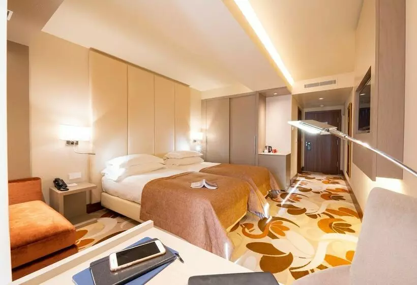 اتاق سوپریور, Smy Lisboa