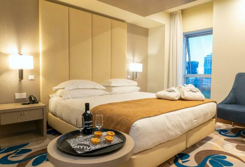 جناح, Smy Lisboa