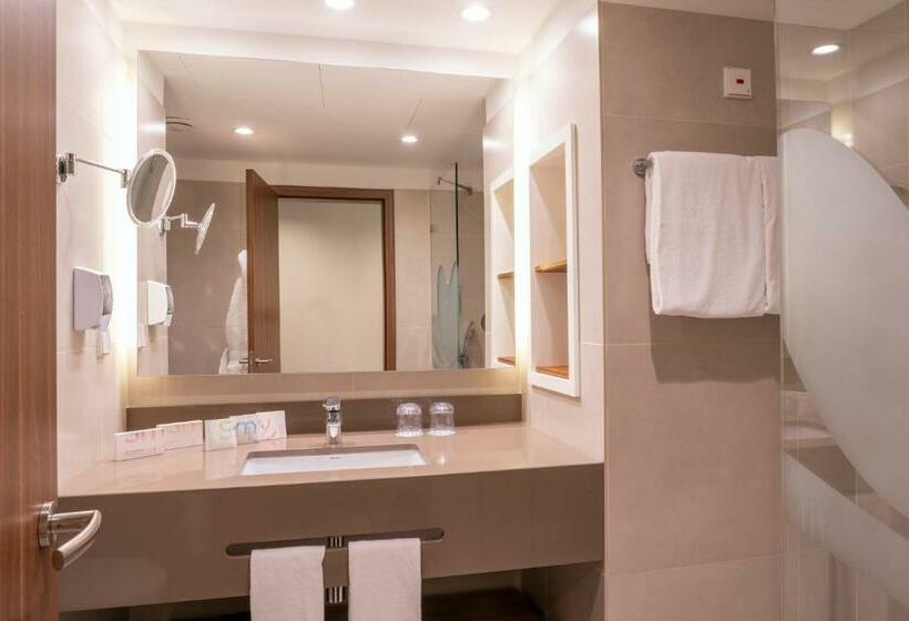 جناح, Smy Lisboa