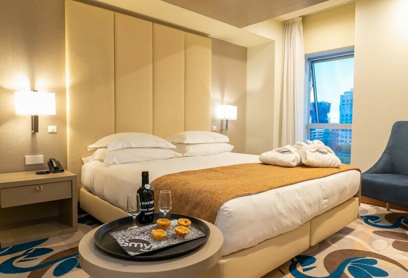 جناح, Smy Lisboa