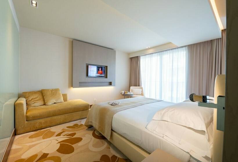 غرفة ديلوكس, Smy Lisboa