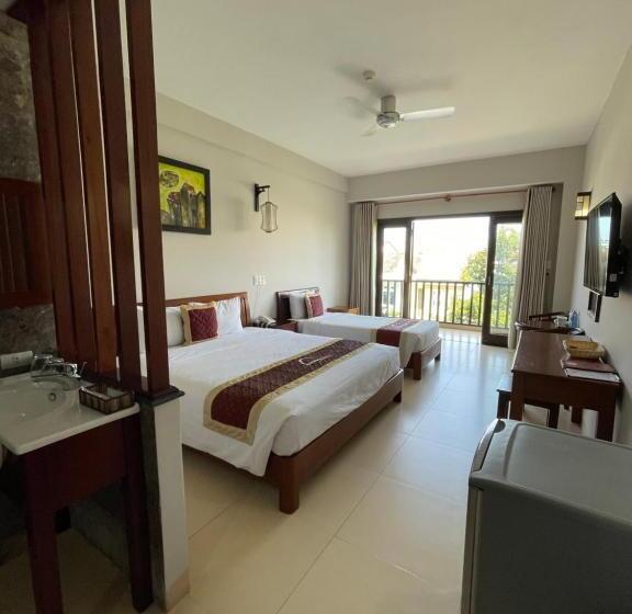 اتاق لوکس سه تخته, Sunshine  Hoi An