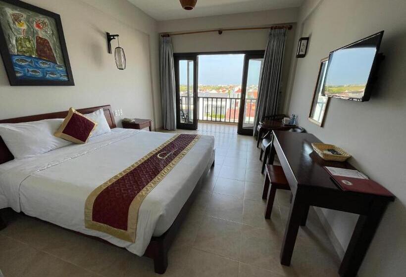 اتاق سوپریور با چشم‌انداز استخر, Sunshine  Hoi An