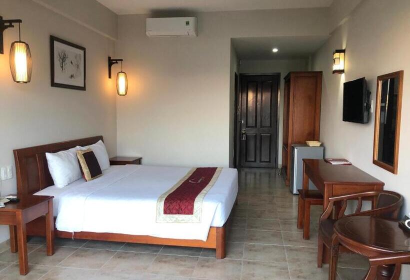 اتاق سوپریور با چشم‌انداز استخر, Sunshine  Hoi An